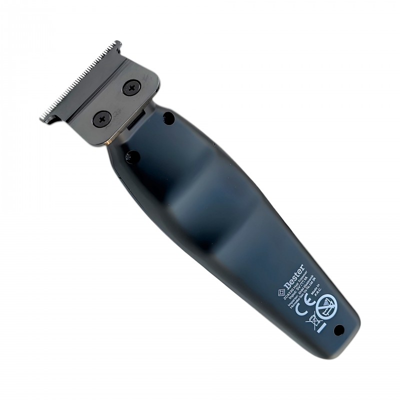 Bester ZC4230 Profesyonel Saç Sakal Tıraş Makinesi ile gelen temizlik ve bakım aparatları.