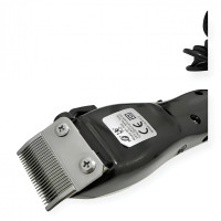 FYC RF-566 Elektrikli Köpek Tıraş Makinesi'nin orijinal kutusu, kaliteli ambalajıyla evde profesyonel bakıma hazır.